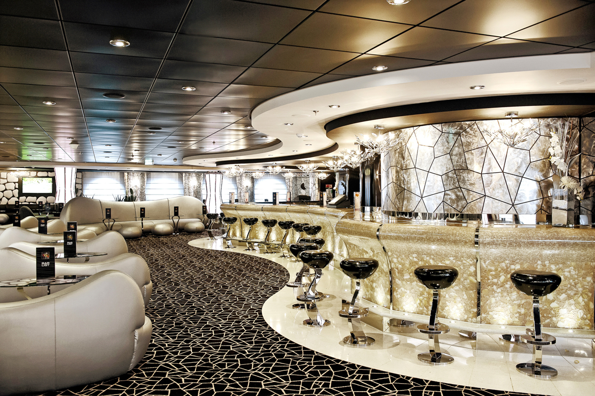 MyCruise MSC Divina Offentlige-arealer Barer-lounger-atrium1